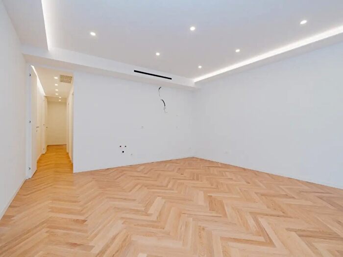 Appartamento trilocale in vendita in Via Privata Grado, Milano