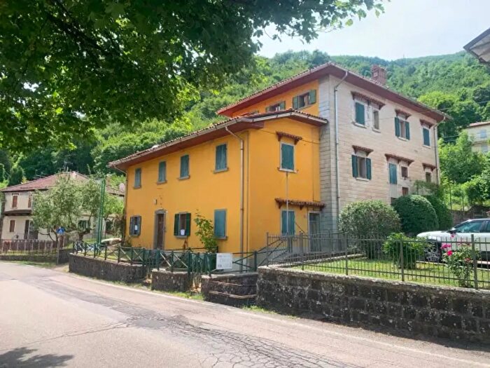 Casa in vendita in Via Enzo Bagnoli, Ventasso