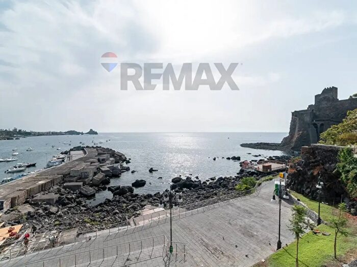 Casa monolocale in vendita in Via Piave, Aci Castello