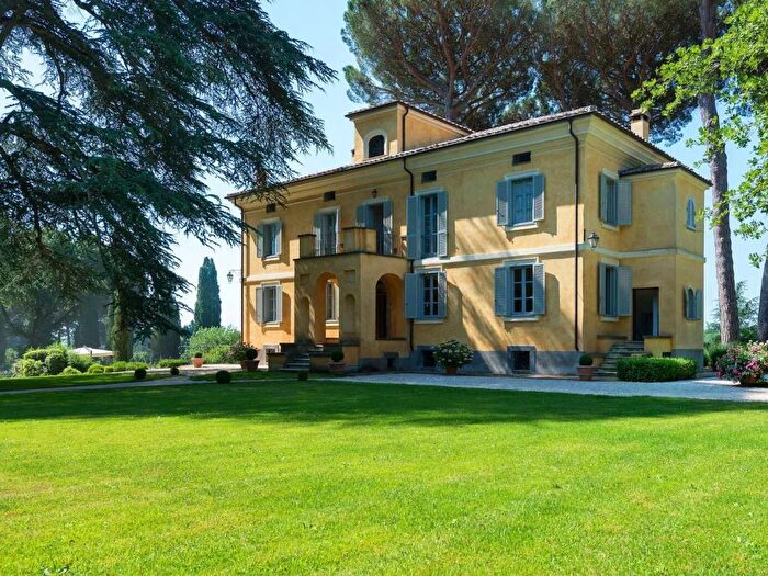 Casa con 5 locali in affitto in Caprarica No Number, Centro, Capranica