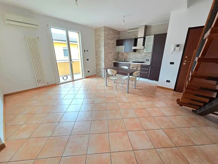 Appartamento quadrilocale in vendita in Via Colombo, Mirandola