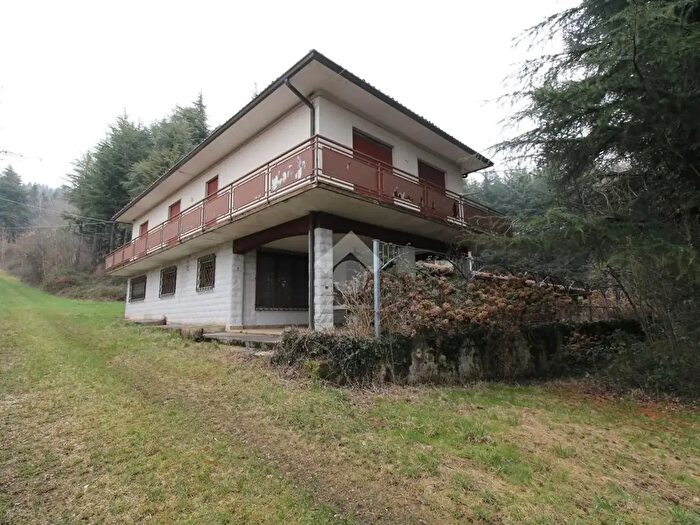 Casa con 6 locali in vendita in Via Stempellati, Altissimo