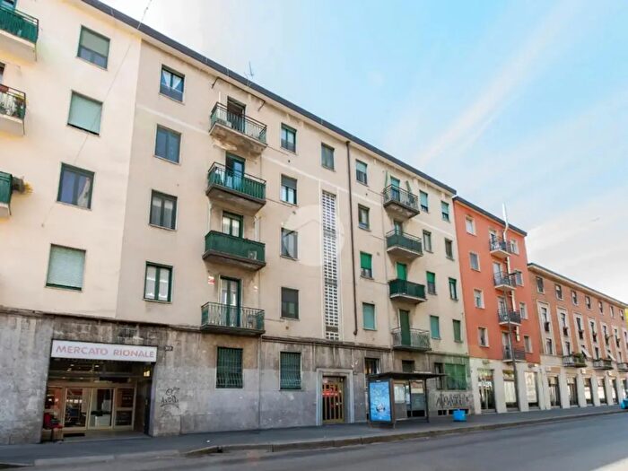 Appartamento trilocale in vendita in Via delle Forze Armate, Milano