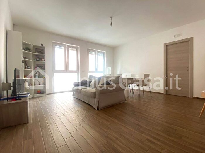 Appartamento trilocale in affitto in Via Leonardo Bruni, Dergano, Milano