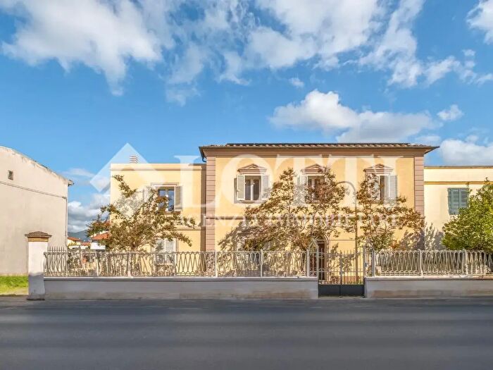 Casa con 16 locali in vendita in Tosco Romagnola, Cascina