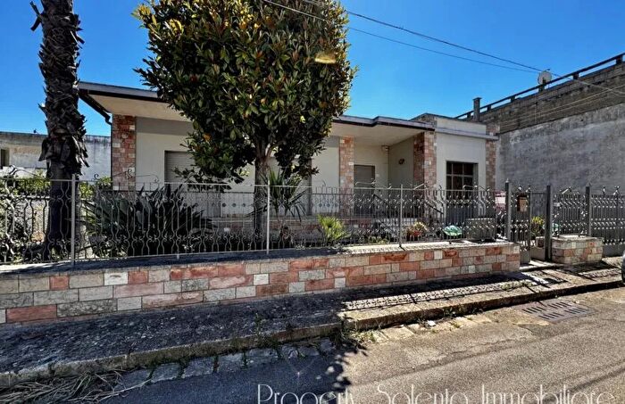 Casa con 5 locali in vendita in Via Tagliamento Melissano Centro Storico Residenziale, Melissano