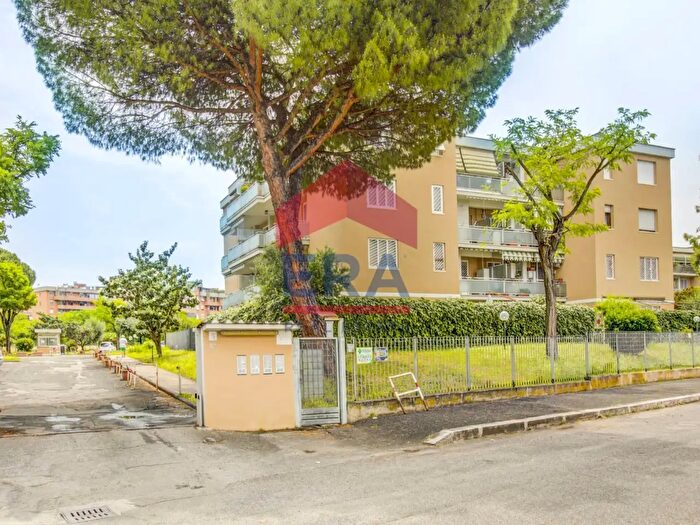 Appartamento quadrilocale in vendita in Via Vittorio Maria Butera, Roma