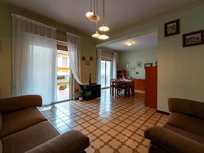 Appartamento con 5 locali in vendita in Via Nazario Sauro, Aci Castello