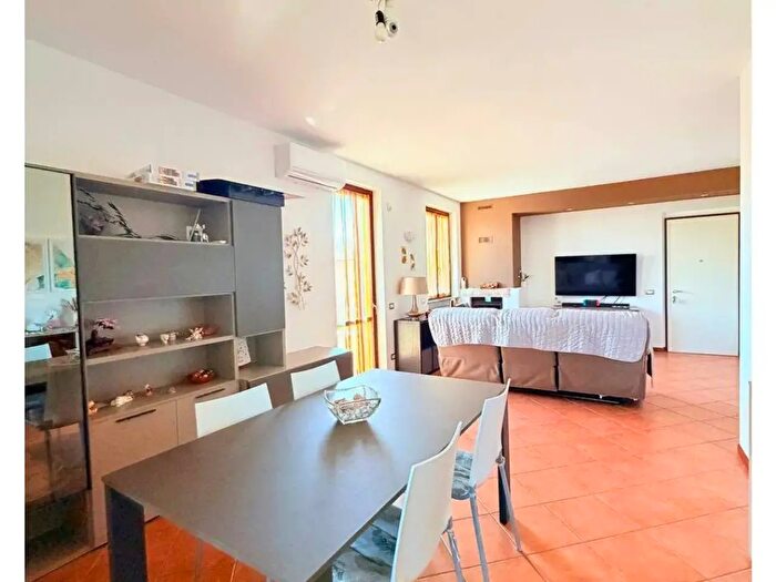 Appartamento trilocale in vendita in Via Guareschi, Rottofreno