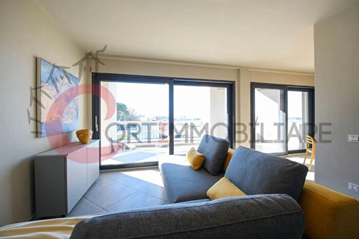 Appartamento con 5 locali in vendita in Lungomare Giuseppe Garibaldi Scarlino, Scarlino