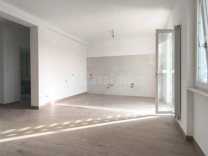 Appartamento trilocale in affitto in Via Sardegna, Secondigliano, Napoli