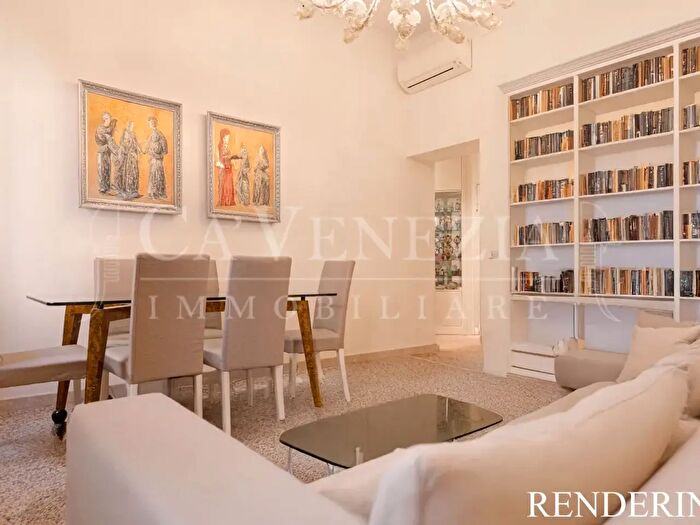 Appartamento trilocale in vendita in Venezia