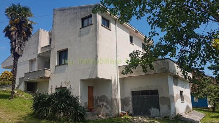 Casa con 6 locali in vendita in Via della Pieve, Terre Roveresche