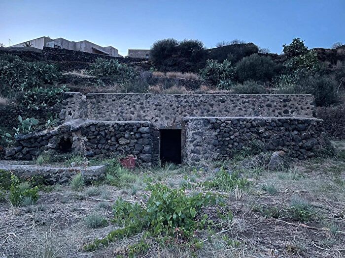 Casa monolocale in vendita in Via Ziton di Nikà Snc, Pantelleria
