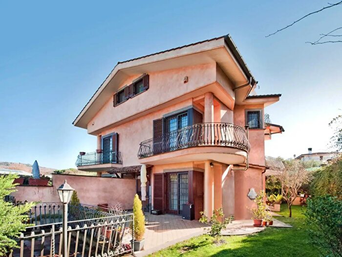 Casa con 7 locali in vendita in Via dei Ciclamini b, Rocca Di Papa