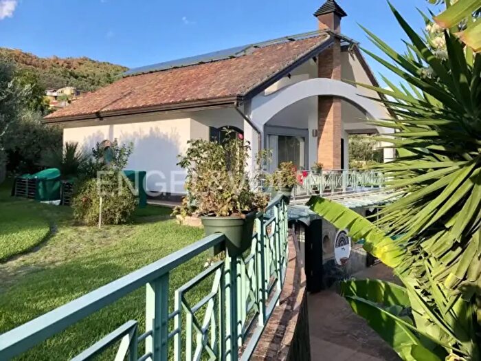 Casa con 6 locali in vendita in Via Macchia Morese, Montecorvino Pugliano