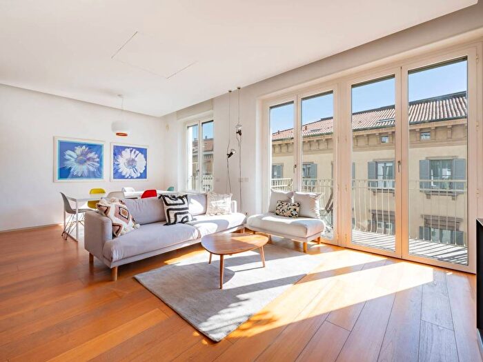 Appartamento quadrilocale in affitto in Via Olmetto, Carrobbio, Milano