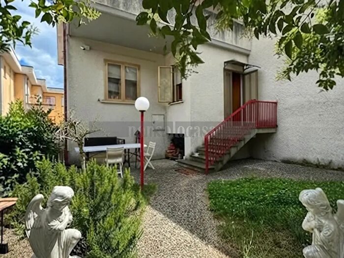 Casa con 8 locali in vendita in Via del Biancospino, Gualdo Tadino