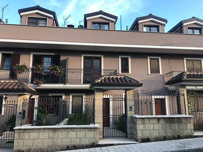 Casa con 6 locali in affitto in Contrada Sant'Eustachio Pennini, Valle Pennini Sant'Eustachio, Avellino