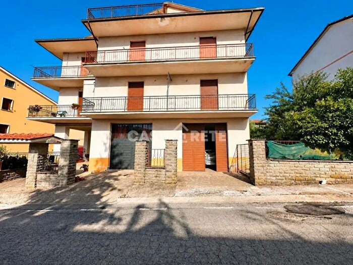 Appartamento con 5 locali in vendita in Via della Palombara, Vasanello