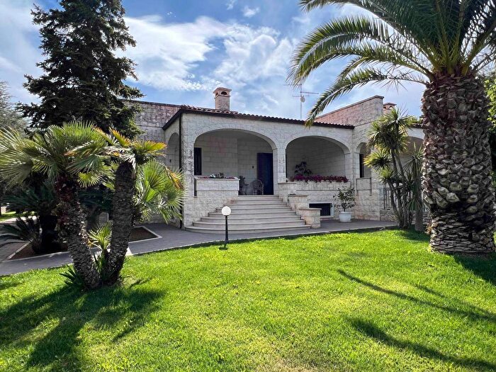 Casa quadrilocale in vendita in Viale del Castelluccio Fasano, Fasano