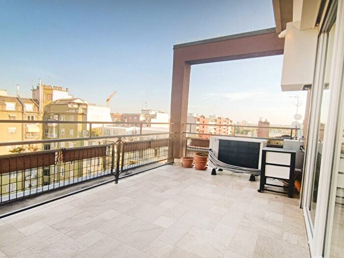 Casa trilocale in affitto in Via Savona, Solari, Milano