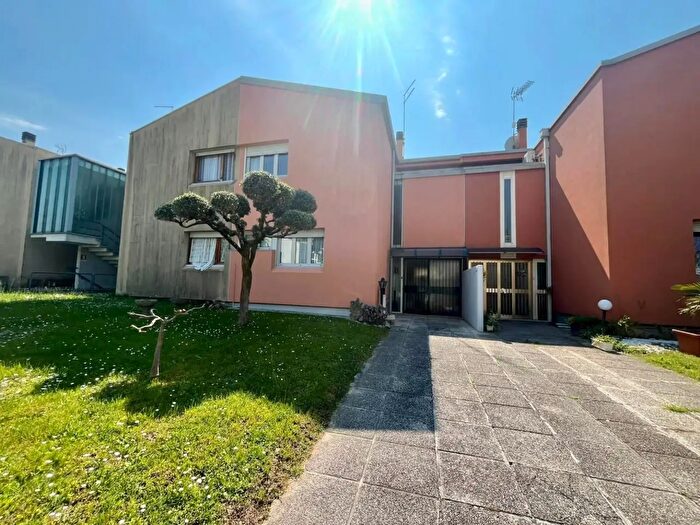 Casa con 7 locali in vendita in San Vito Al Tagliamento