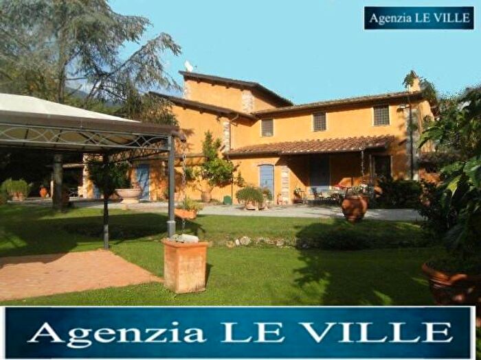 Casa con 6 locali in vendita in Pietrasanta
