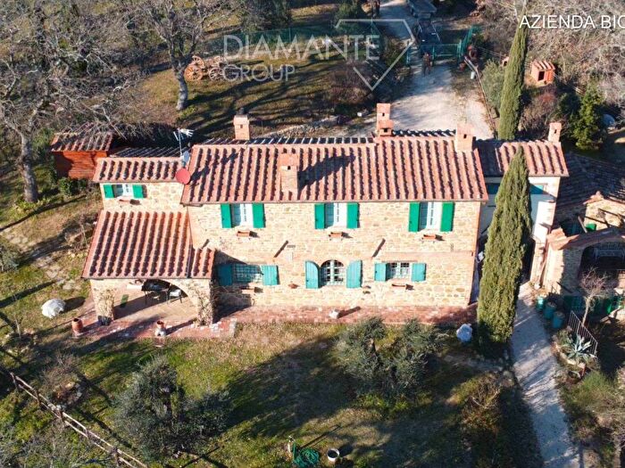 Casa con 6 locali in vendita in Città della Pieve