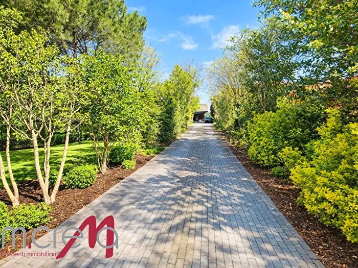 Casa con 10 locali in vendita in Via Umberto I, Pandino