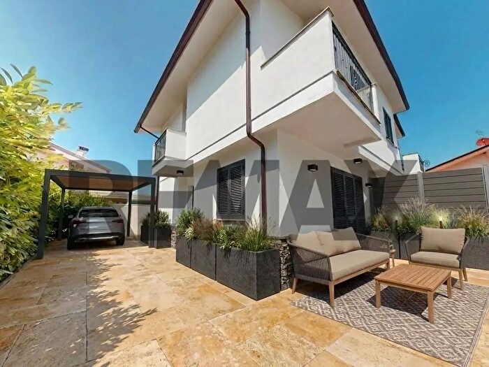 Casa con 5 locali in vendita in Viareggio