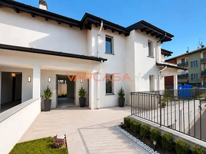Casa trilocale in vendita in Via Monte Bianco, Castel Rozzone