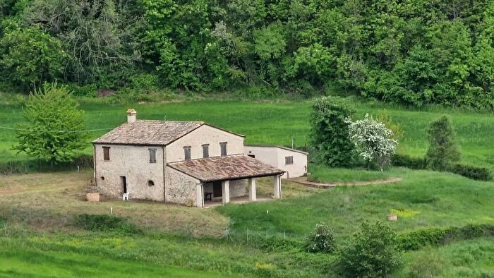 Casa con 10 locali in vendita in Via Rontagnano Meleto, Sogliano Al Rubicone