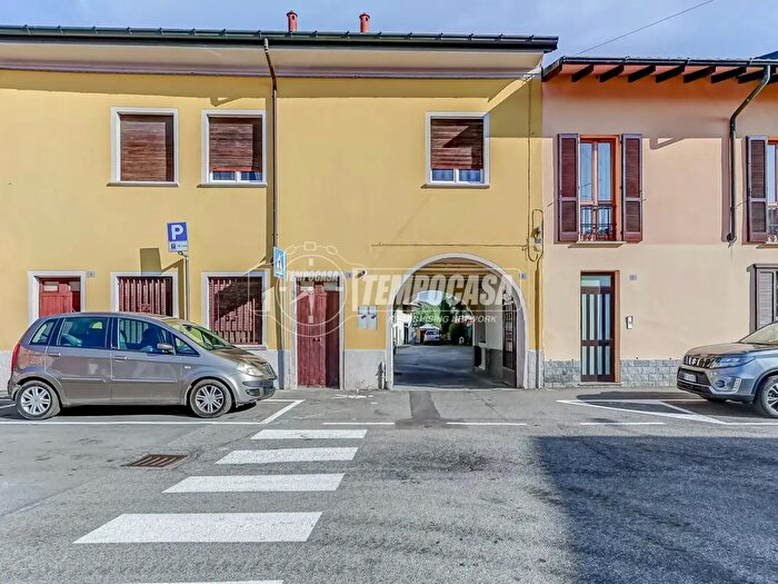Appartamento bilocale in vendita in Piazza Vittorio Emanuele, Robecchetto Con Induno