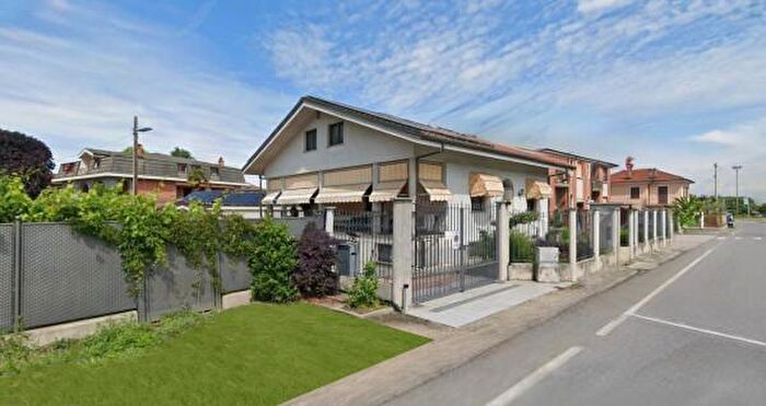 Casa con 6 locali in vendita in Via Giacomo Piscina, Carmagnola