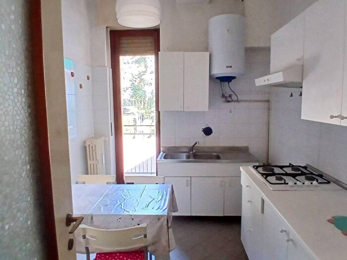 Appartamento trilocale in affitto in Via Comacchio, Corvetto, Milano