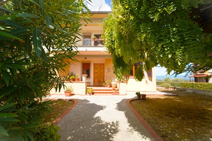 Casa con 10 locali in vendita in Via Leonardo da Vinci, Cerreto Guidi