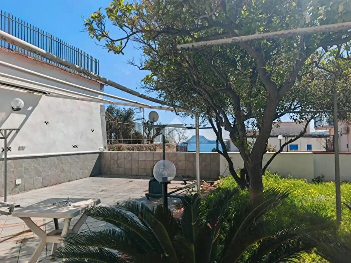 Appartamento quadrilocale in affitto in Traversa Italia, Pozzuoli