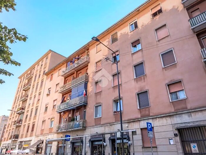 Appartamento trilocale in vendita in Piazza Nizza, Milano