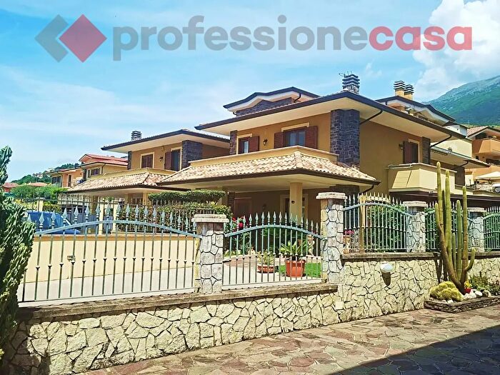 Appartamento trilocale in vendita in Viale Leonardo, Piedimonte San Germano