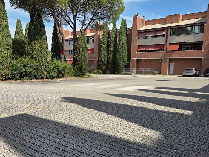 Appartamento trilocale in vendita in Via di Tor San Giovanni, Roma