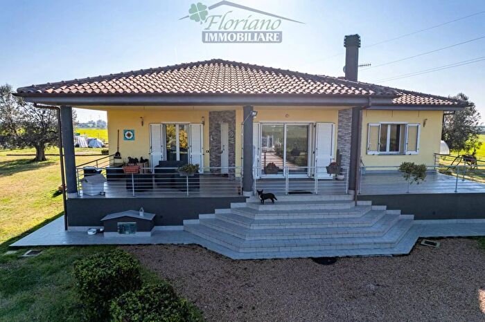 Casa con 9 locali in vendita in Località Imposto Vaccareccia, Montalto Di Castro