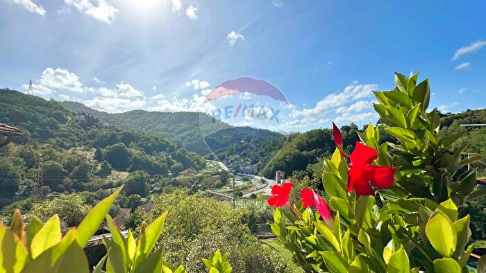 Appartamento con 5 locali in vendita in Via Oberdan, Mignanego