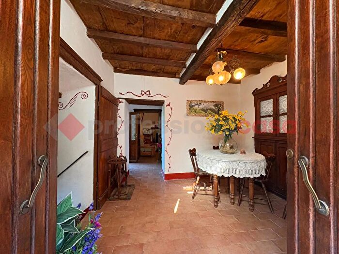 Casa con 5 locali in vendita in Via Leopoldo Nobili, Gallicano