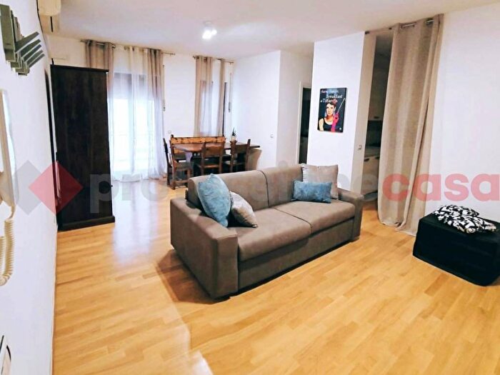 Appartamento trilocale in affitto in Via Pietro Mascagni, Vomero, Napoli