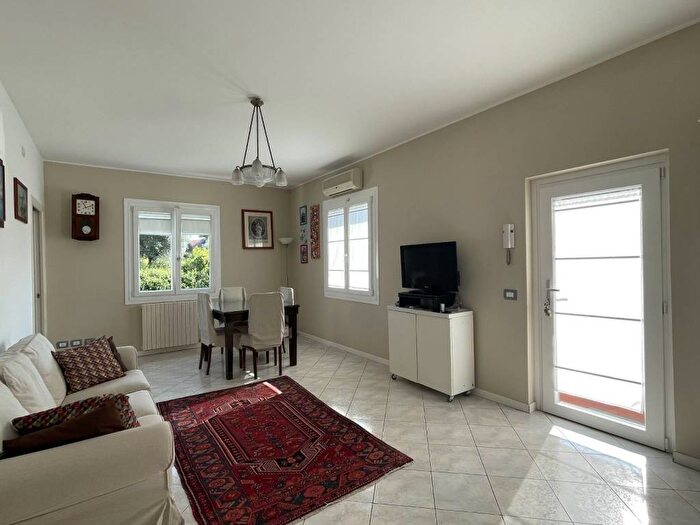 Casa quadrilocale in affitto in Via Bertanigra, Centro, Padenghe sul Garda