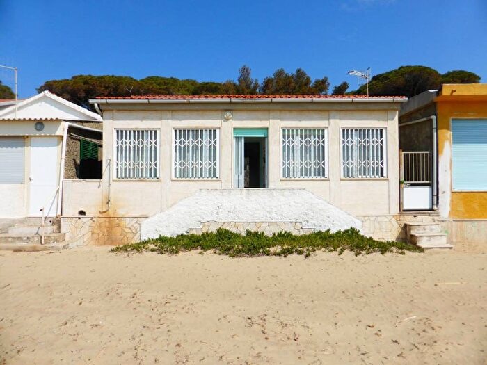 Appartamento quadrilocale in affitto in Viale Italia, Zona Nuova Pratoranieri, Follonica