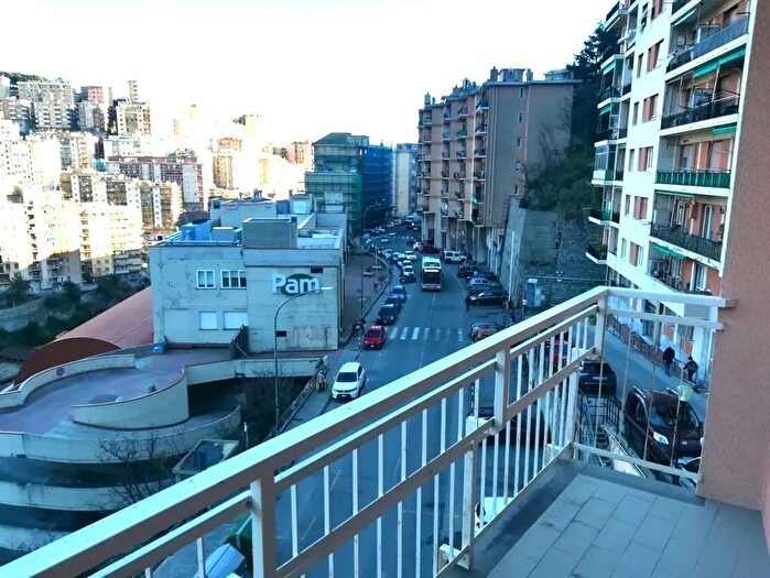 Appartamento quadrilocale in vendita in Via Bari, Genova