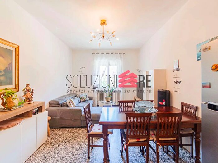 Appartamento trilocale in vendita in Via Viviani, Novara