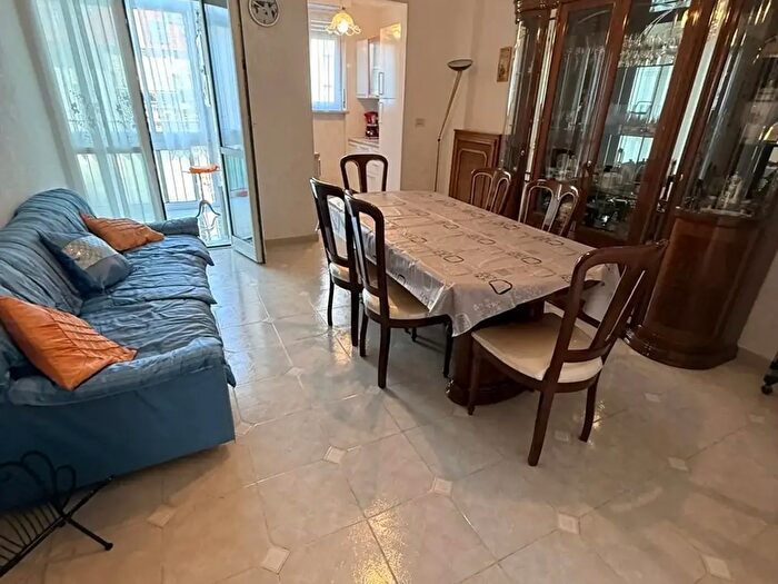 Appartamento trilocale in affitto in Via Mombarcaro, Torino